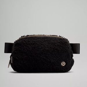 Everywhere Fleece Belt Bag